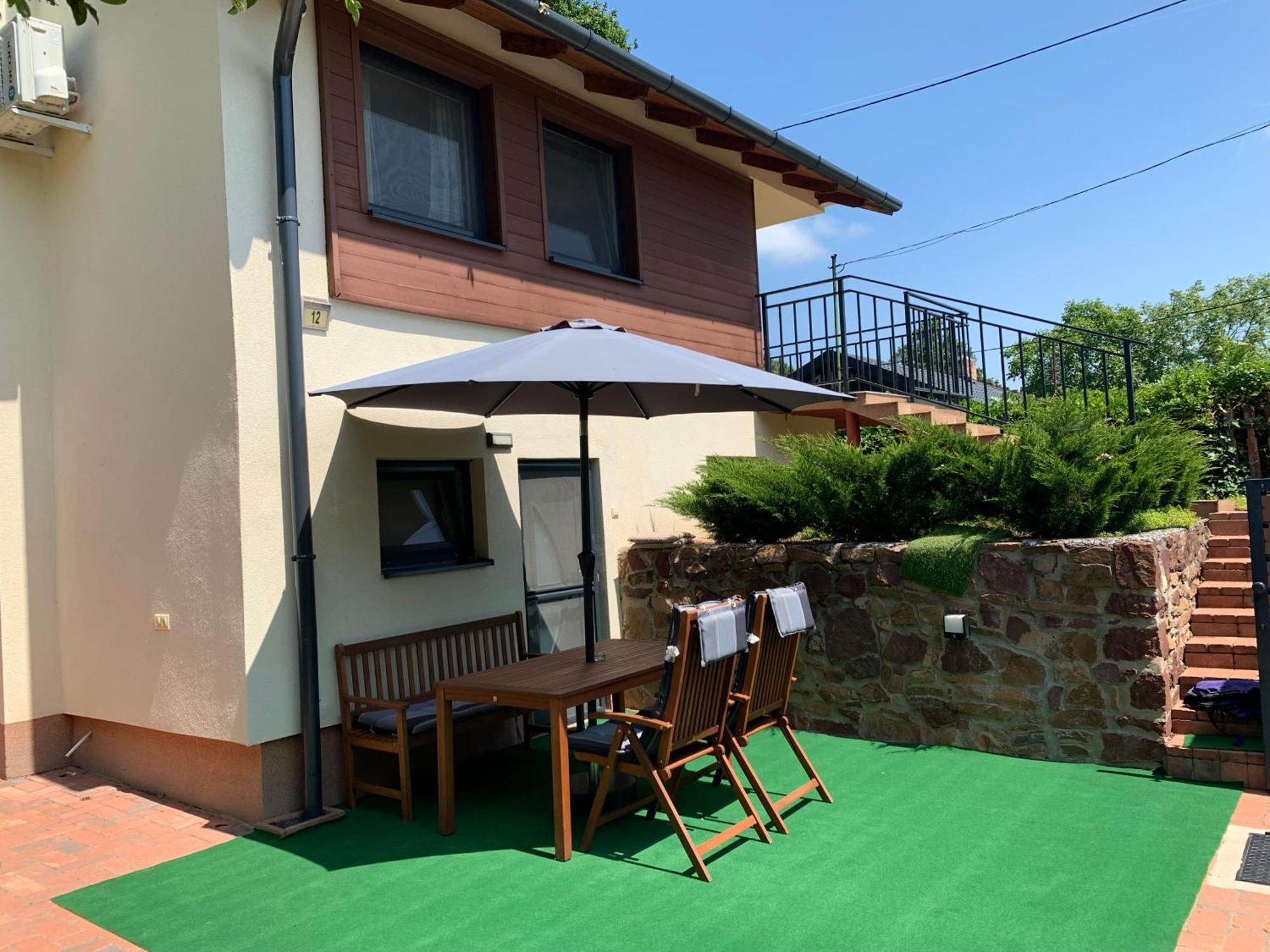 Balaton Wellness Tom Cat Nyaralo 1 Wellness Es 1 Gyermekbarat Apartmannal Kovagoors Ngoại thất bức ảnh